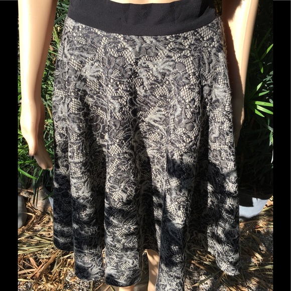 JULIEN PARIS WOOL LACE DESIGN SKIRT - Picture 1 of 7